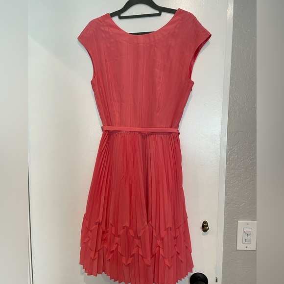Ted Baker London Coral Pleated Hem Detail Dress Size 2 Originally $298 - Picture 2 of 3